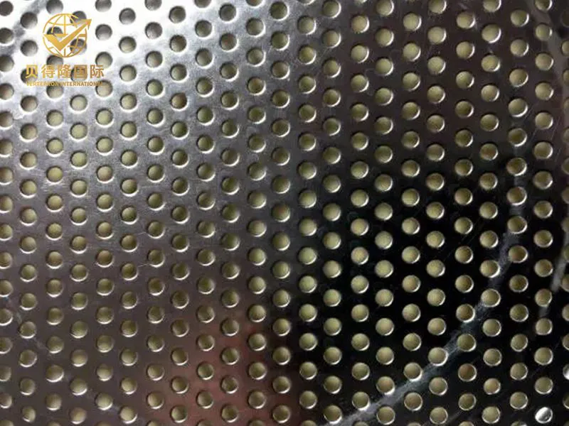 Malha metálica perfurada