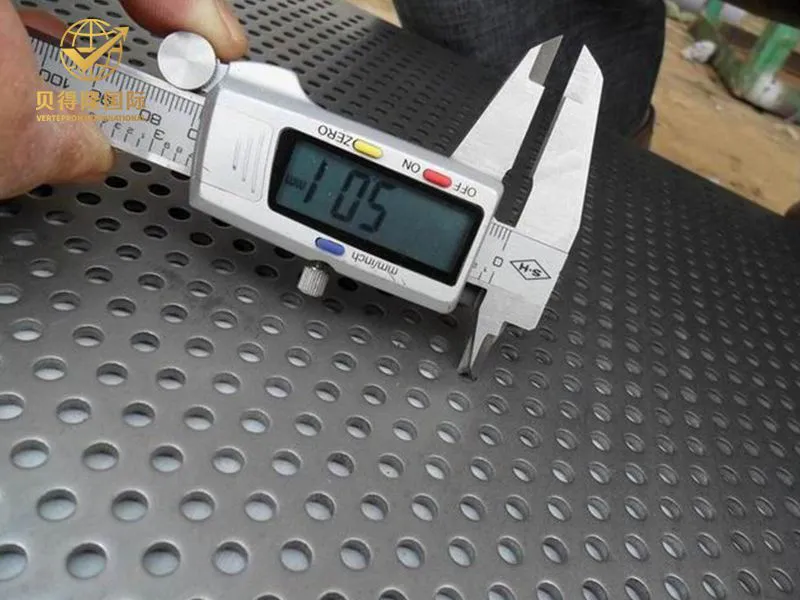 Malha metálica perfurada